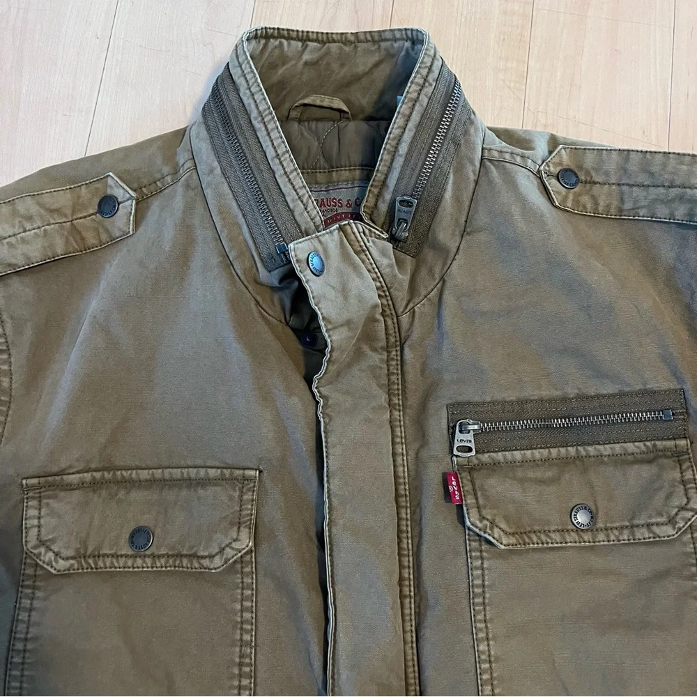 Levi's Green Military Field Jacket with Structured Collar and Sturdy Material - Picture 2 of 11